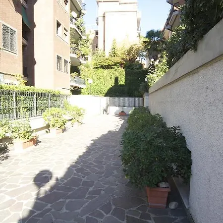 Viale Dei Colli Portuensi 589 3*